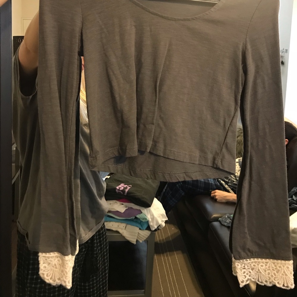 Pacsun long sleeve crop top with lace sleeves